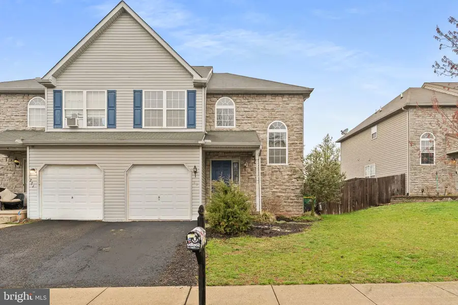 769 Hunter Dr, Pennsburg, PA 18073 - #2