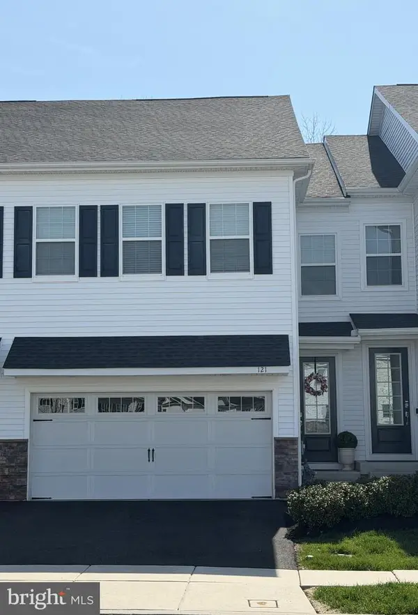 121 Knock Hill Dr, ROYERSFORD, PA 19468