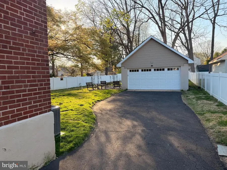 1370 Arnold Ave, Abington, PA 19001 - #3