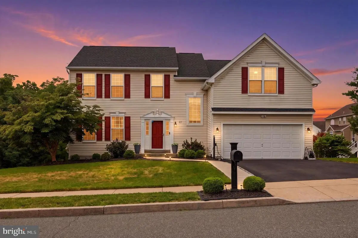 321 Summer Grove Ln, Pottstown, PA 19464 - #1
