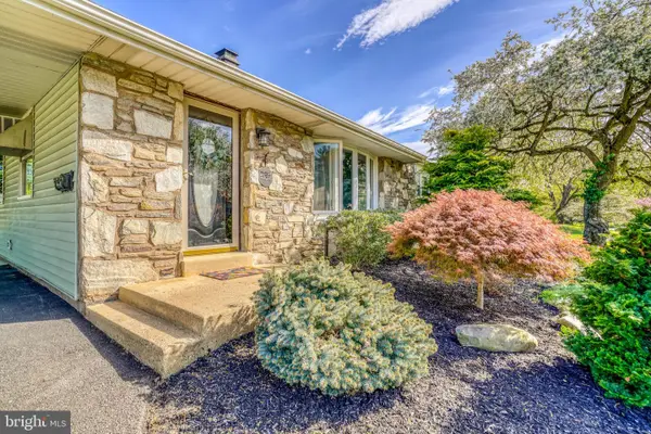 225 Diane Ave, HATBORO, PA 19040