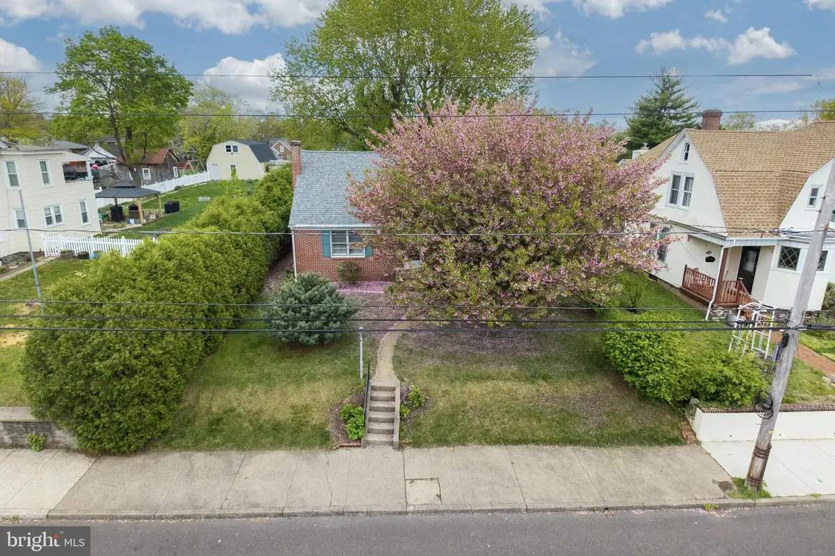 234 W Chestnut St, Souderton, PA 18964 - #1