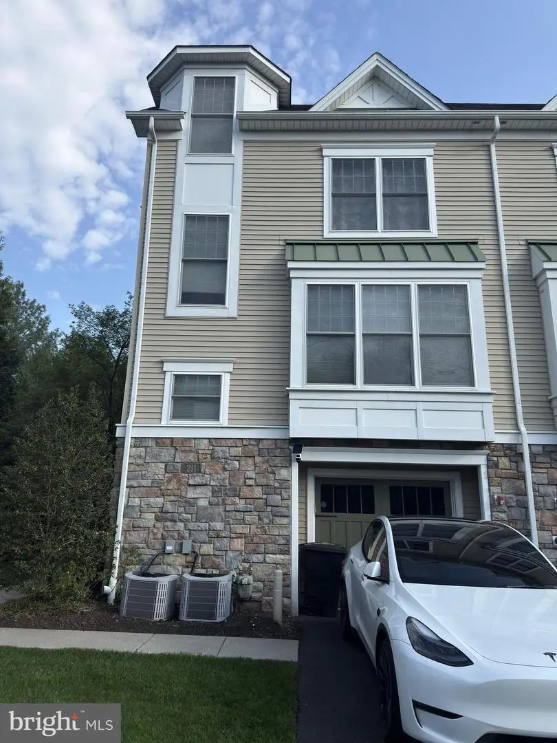 211 Holland Ave, Ardmore, PA 19003 - #2