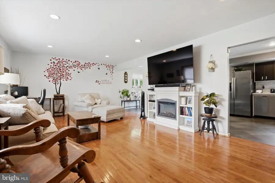 615 Meadowbrook Rd, Norristown, PA 19401 - #2