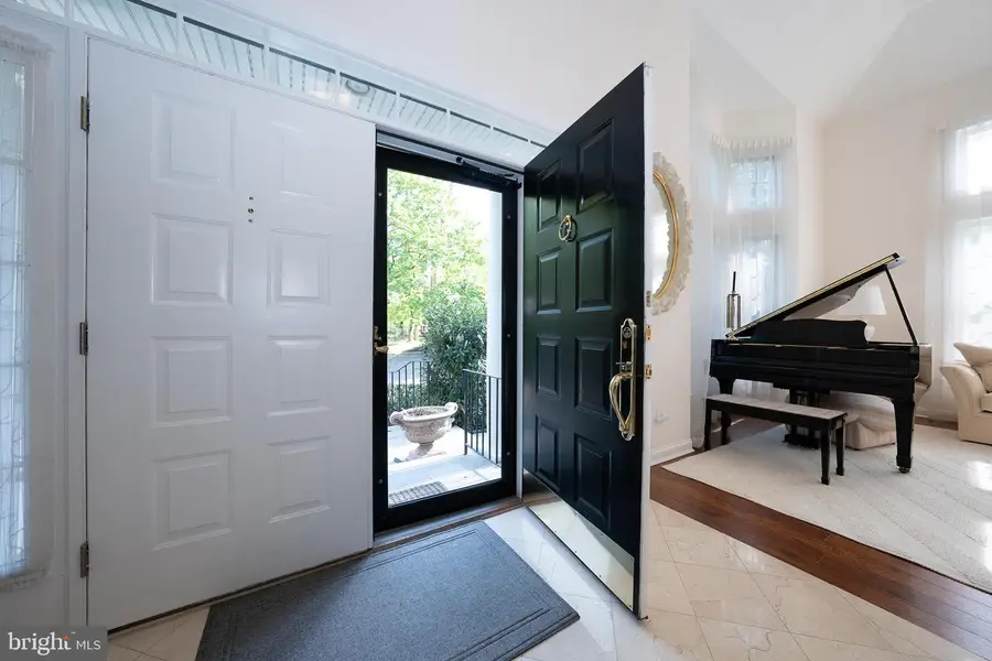 416 Spring Garden Ln, Conshohocken, PA 19428 - #2