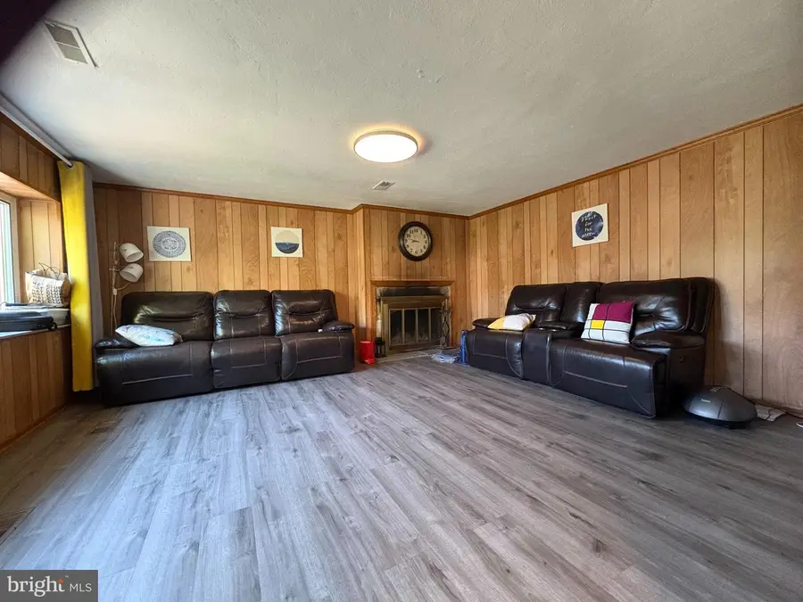 416 Emerson Rd, Huntingdon Valley, PA 19006 - #2