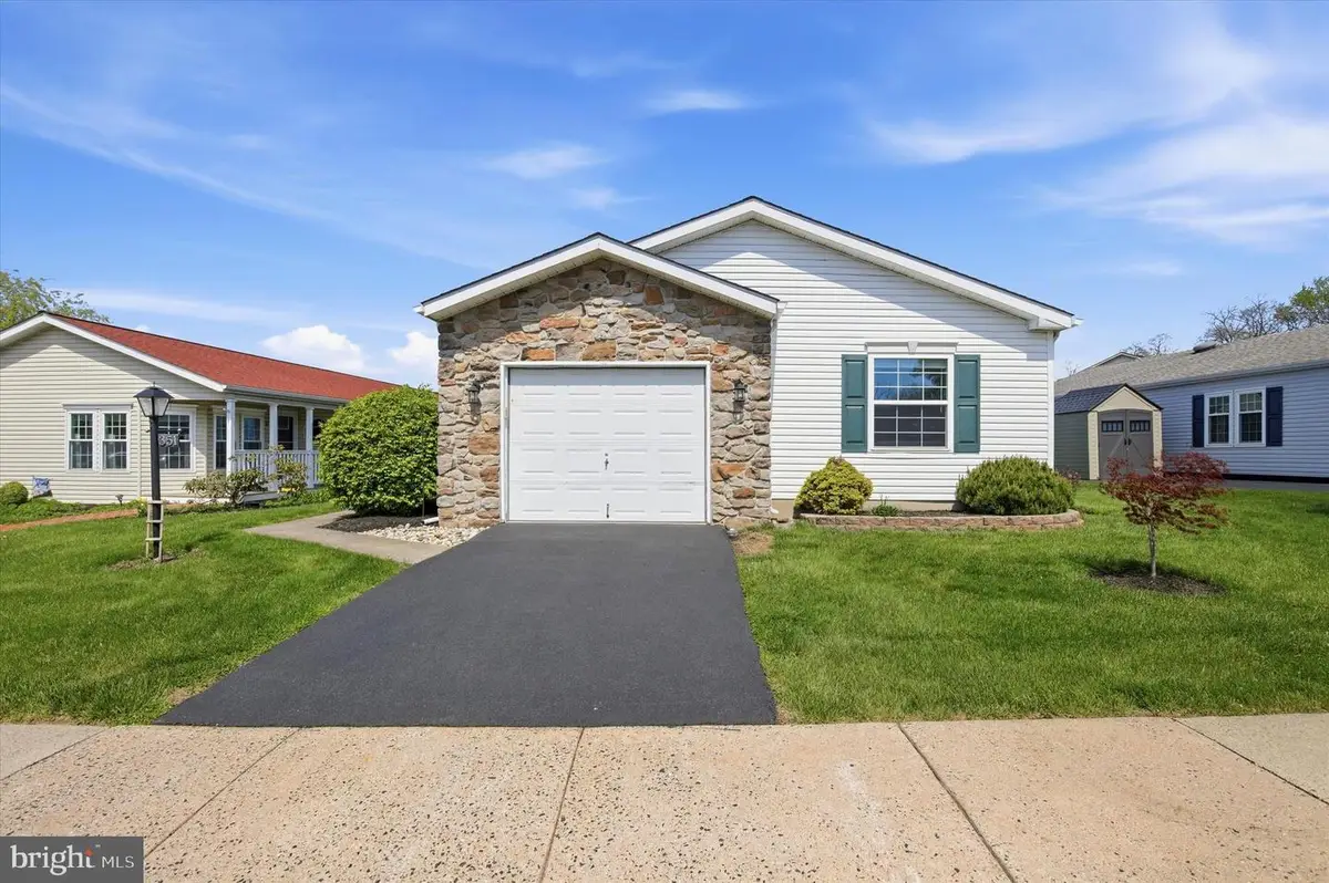 351 Farm Ln, North Wales, PA 19454 - #1