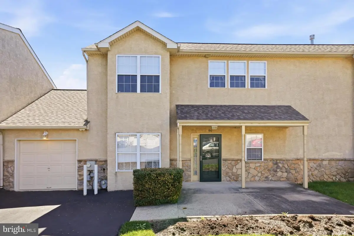 90 Stuart Dr, Norristown, PA 19401 - #1