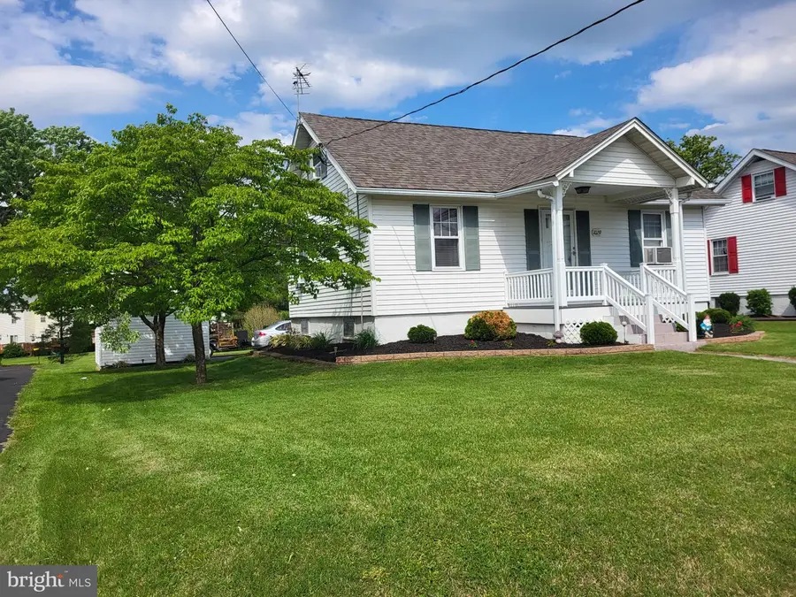 1029 E Philadelphia Ave, Gilbertsville, PA 19525 - #2