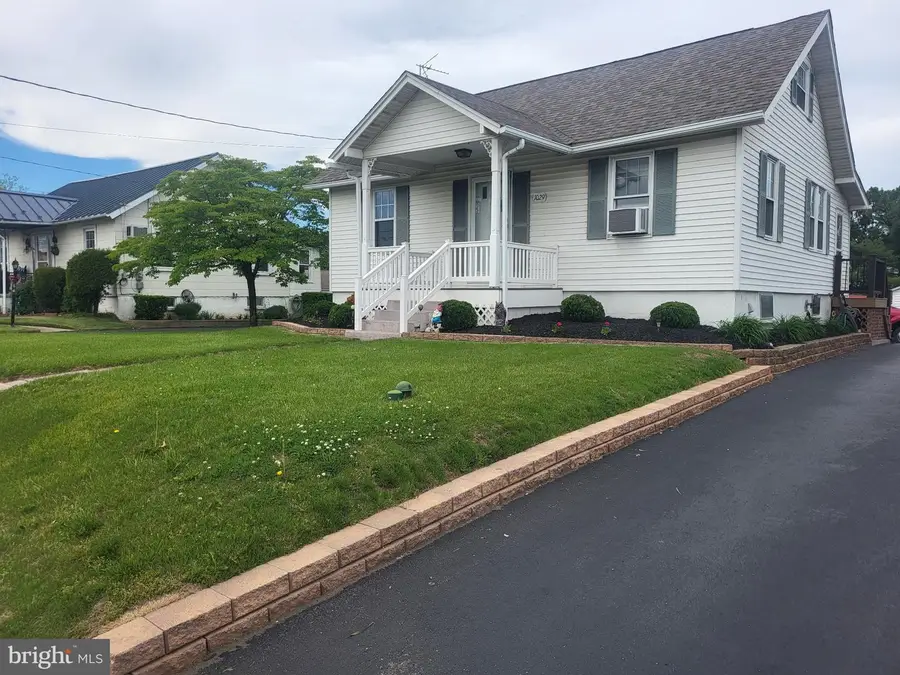 1029 E Philadelphia Ave, Gilbertsville, PA 19525 - #3