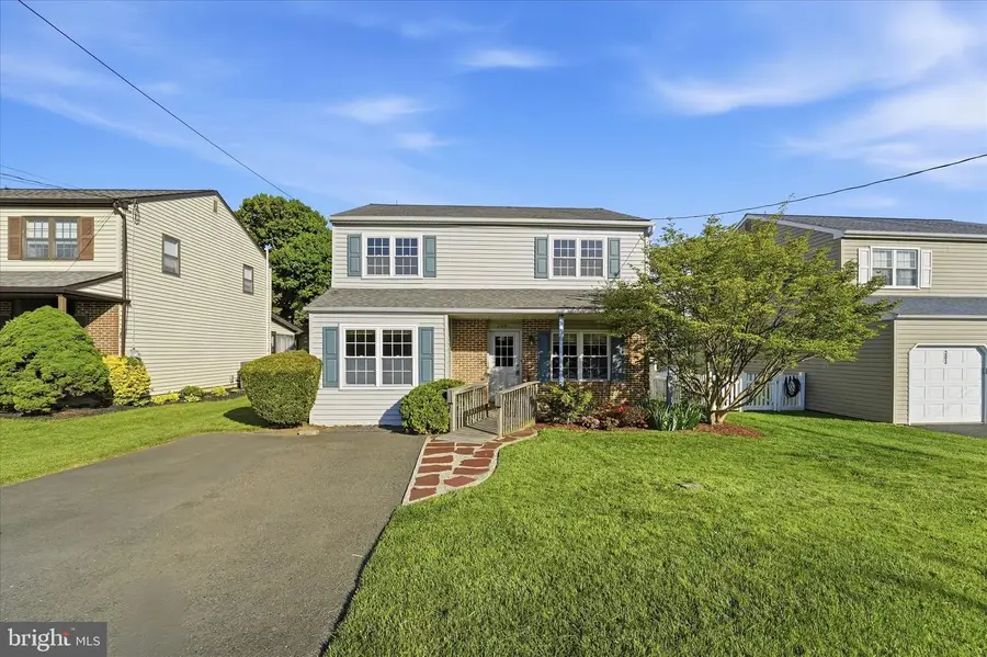 305 Roesch Ave, Oreland, PA 19075 - #2