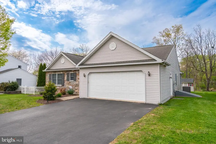779 Hunter Dr, Pennsburg, PA 18073 - #3