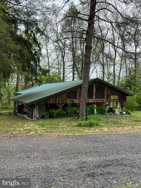 2536 Brigadoon Ln, SUMNEYTOWN, PA 18084