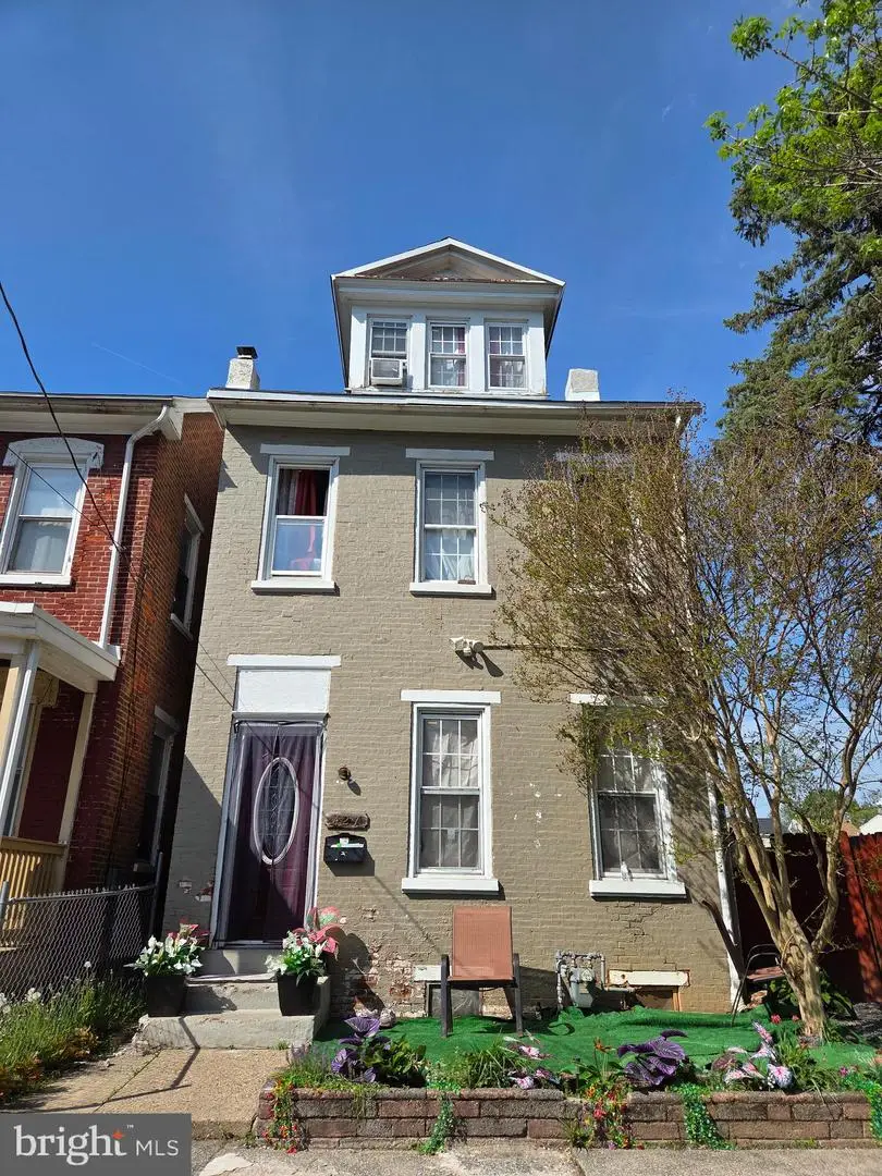 427 Walnut St, Pottstown, PA 19464 - #1