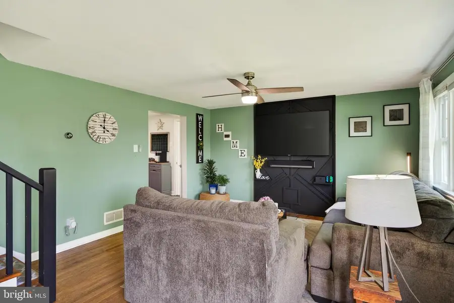 83 Hawthorne Ave, Gilbertsville, PA 19525 - #3