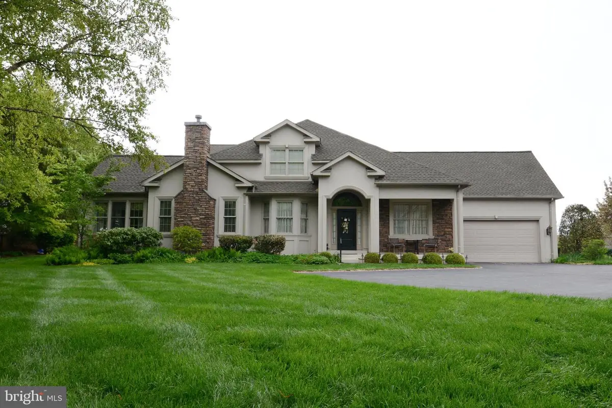 271 Country Club Dr, Telford, PA 18969 - #1