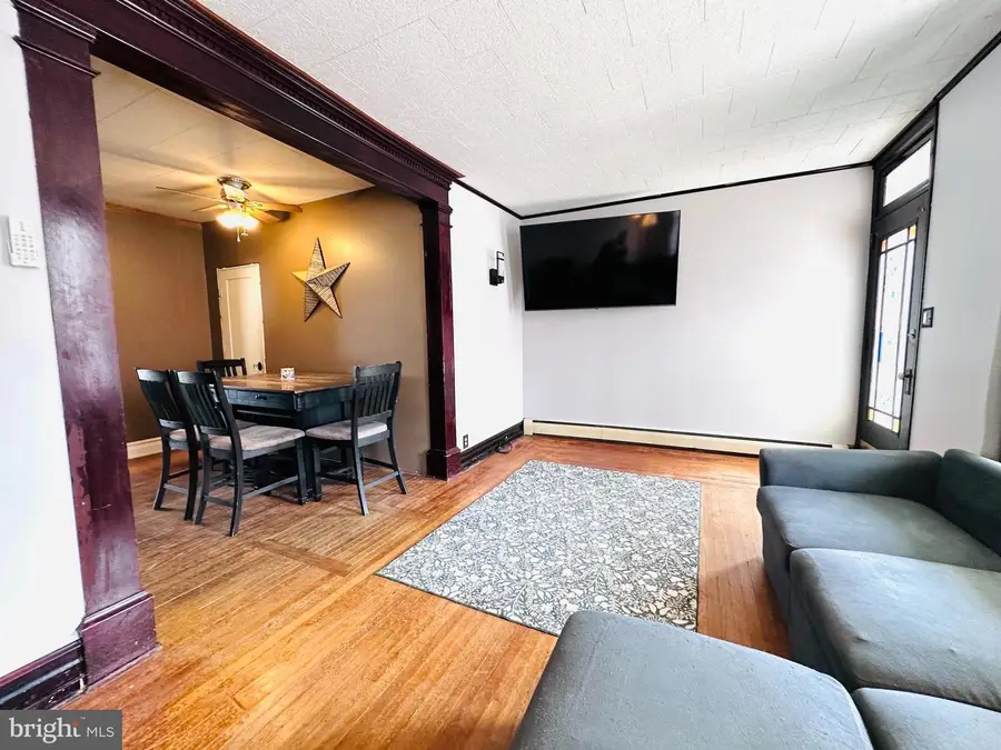 124 W 4th St, East Greenville, PA 18041 - #3