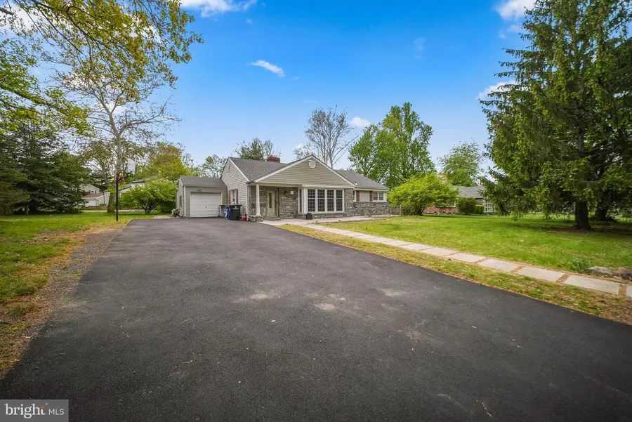 3119 Manor Rd, Huntingdon Valley, PA 19006 - #3