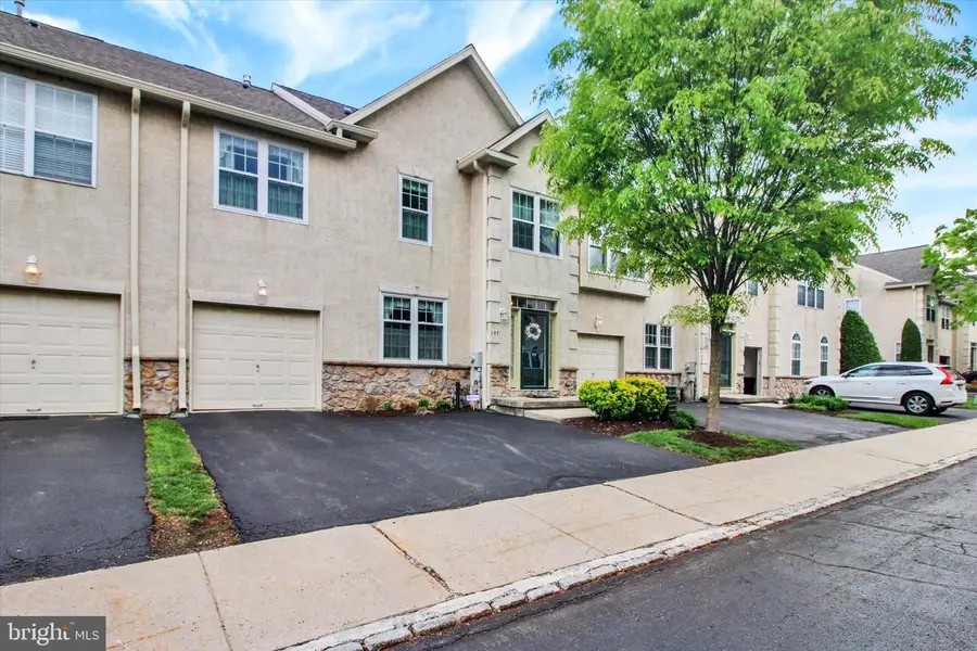 107 Castle Dr, North Wales, PA 19454 - #2