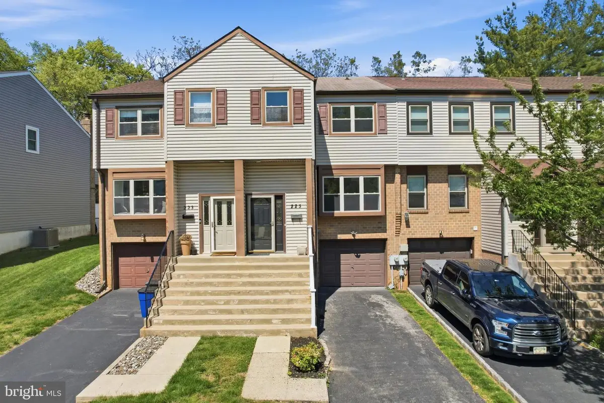 225 Birch Dr, Lafayette Hill, PA 19444 - #1