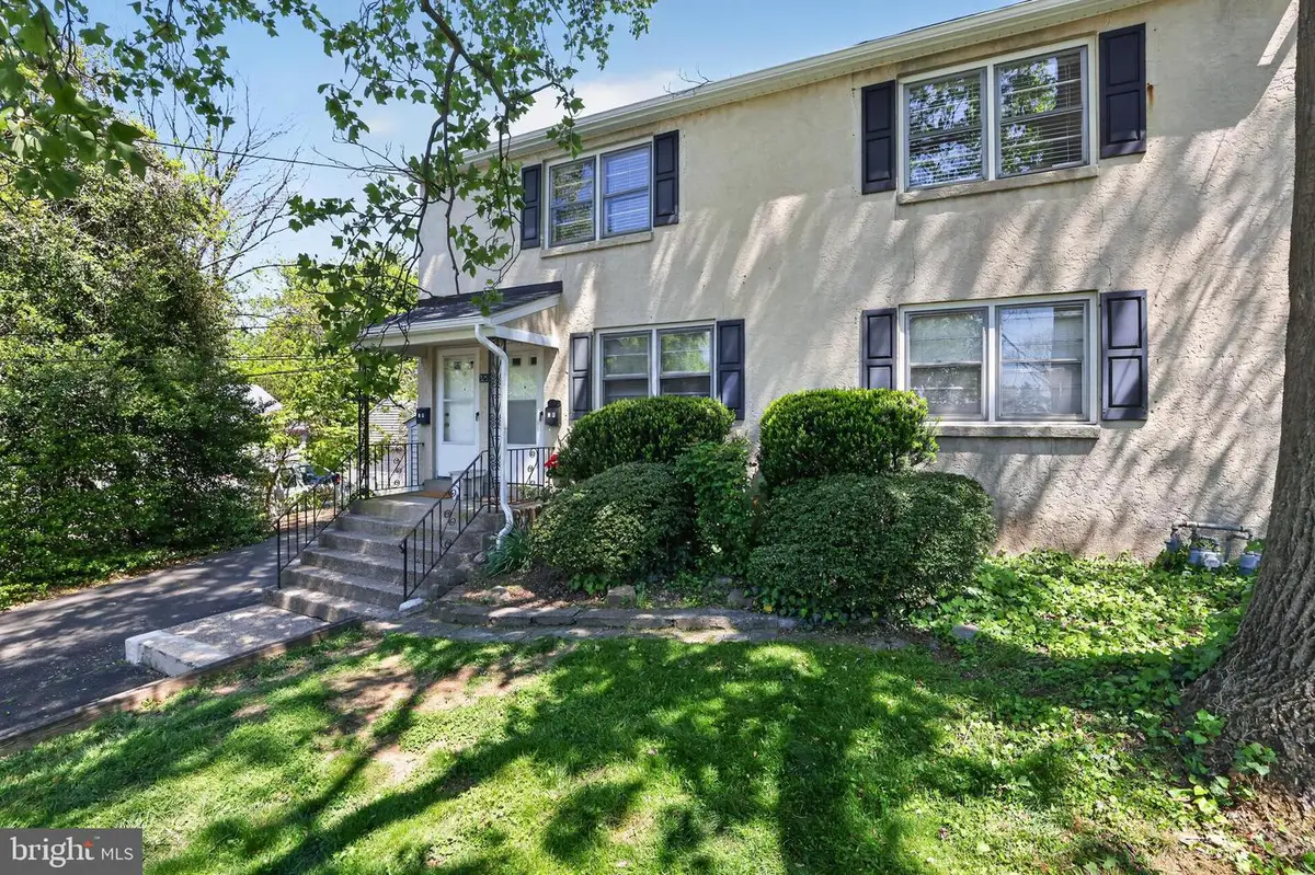 325 Manor Rd, Hatboro, PA 19040 - #1