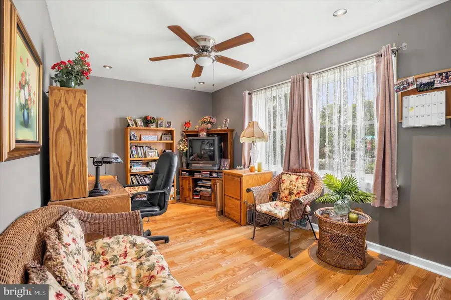 654 Oakdale Ave, Pottstown, PA 19464 - #3