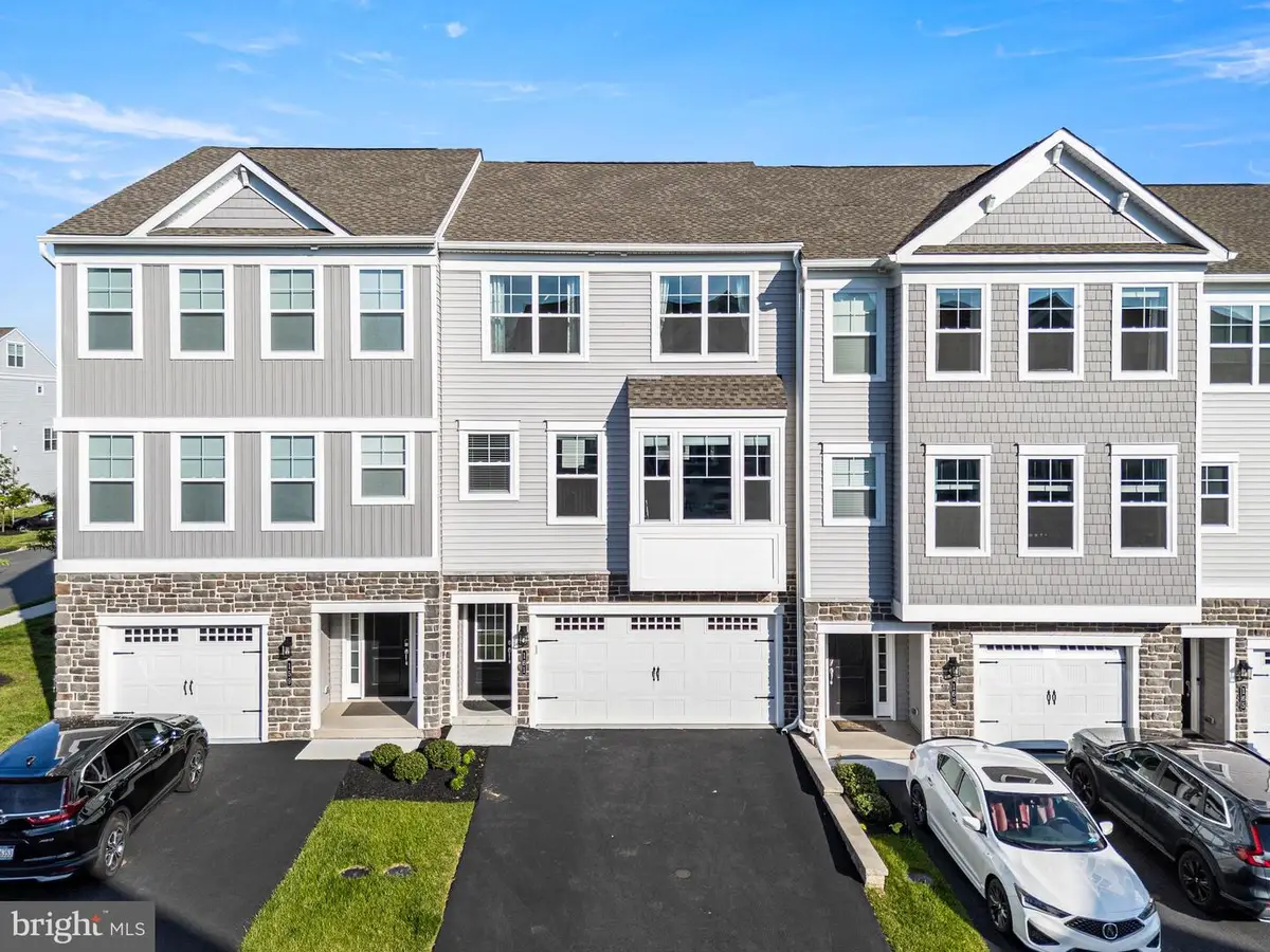 161 Everleigh Dr, Royersford, PA 19468 - #1
