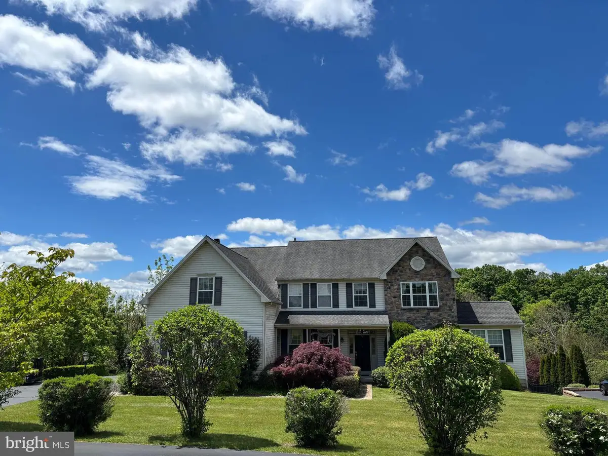 976 Stuart Dr, Pottstown, PA 19464 - #1