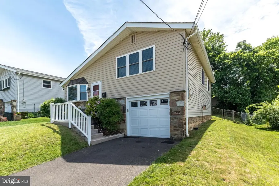 1513 Lindbergh Ave, Abington, PA 19001 - #2