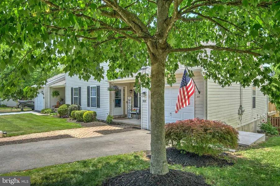 351 Cherry St, Pennsburg, PA 18073 - #3