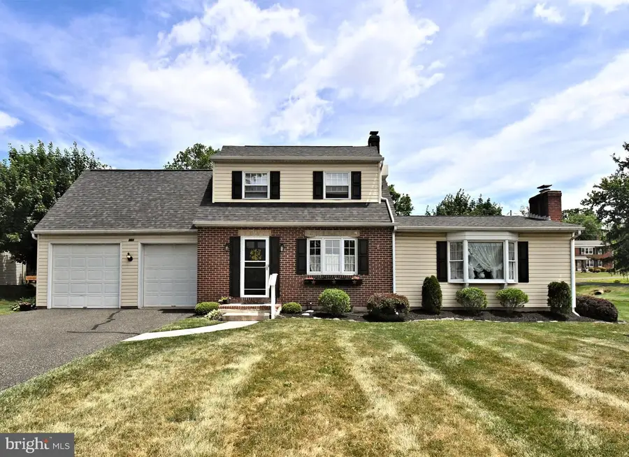 561 Park Ave, Harleysville, PA 19438 - #2
