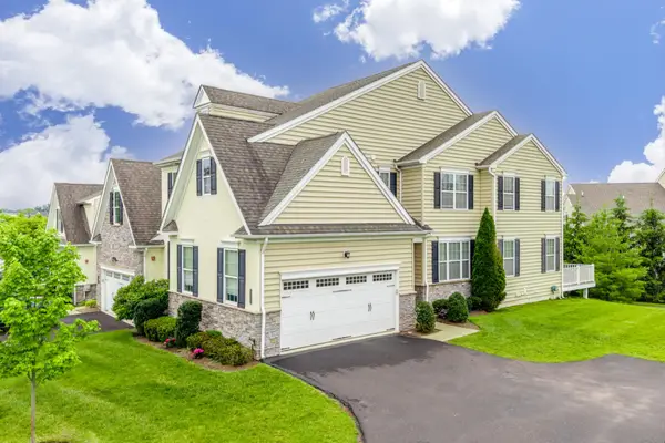 2004 Pleasant Valley Dr, LANSDALE, PA 19446