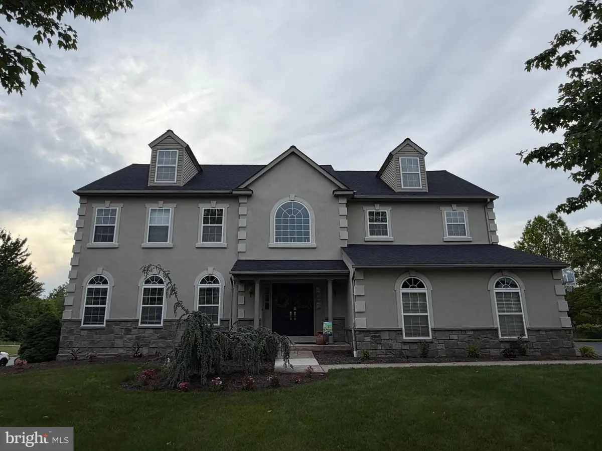 2051 Lockerbie Rd, Schwenksville, PA 19473 - #1