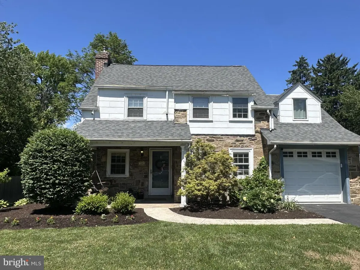 202 Hancock Ave, Norristown, PA 19401 - #1