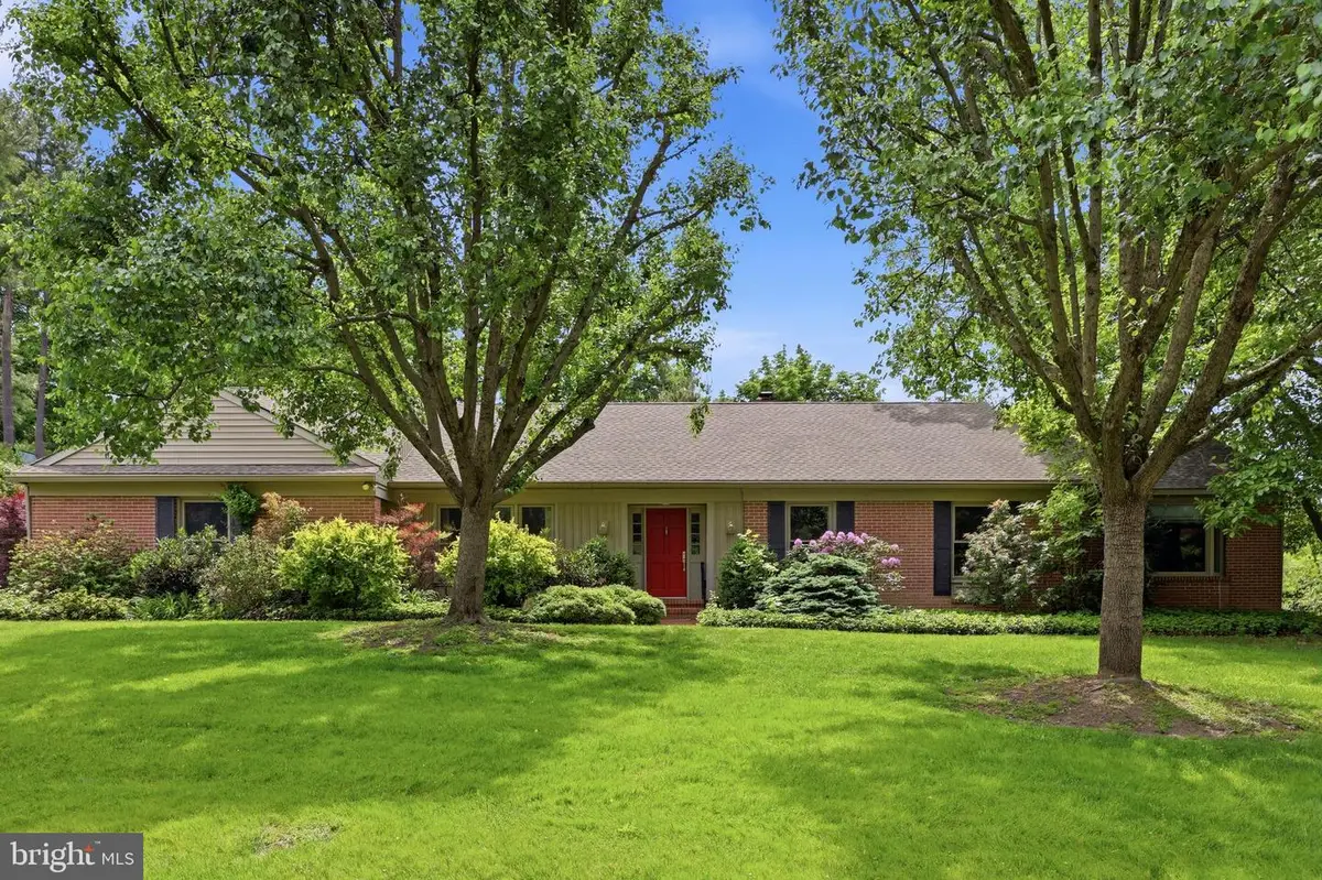 2045 Waller Dr, Huntingdon Valley, PA 19006 - #1