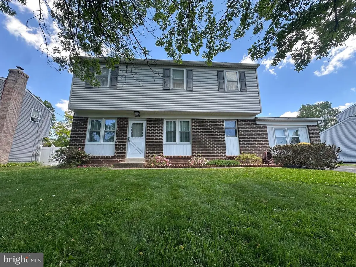 1010 Lake Ln, Pennsburg, PA 18073 - #1