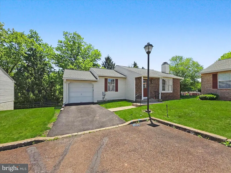 1306 Fairbourne Ct, Lansdale, PA 19446 - #2