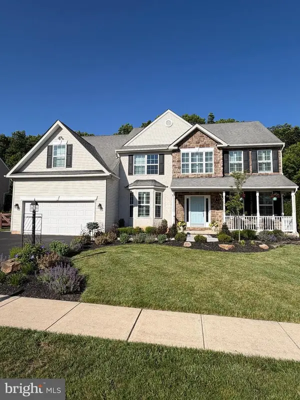 1011 Creekview Dr, PENNSBURG, PA 18073