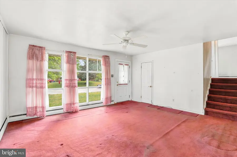 565 Dartmouth Dr, King Of Prussia, PA 19406 - #3