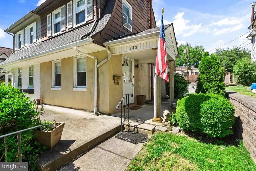242 Henley Rd, Wynnewood, PA 19096 - #2