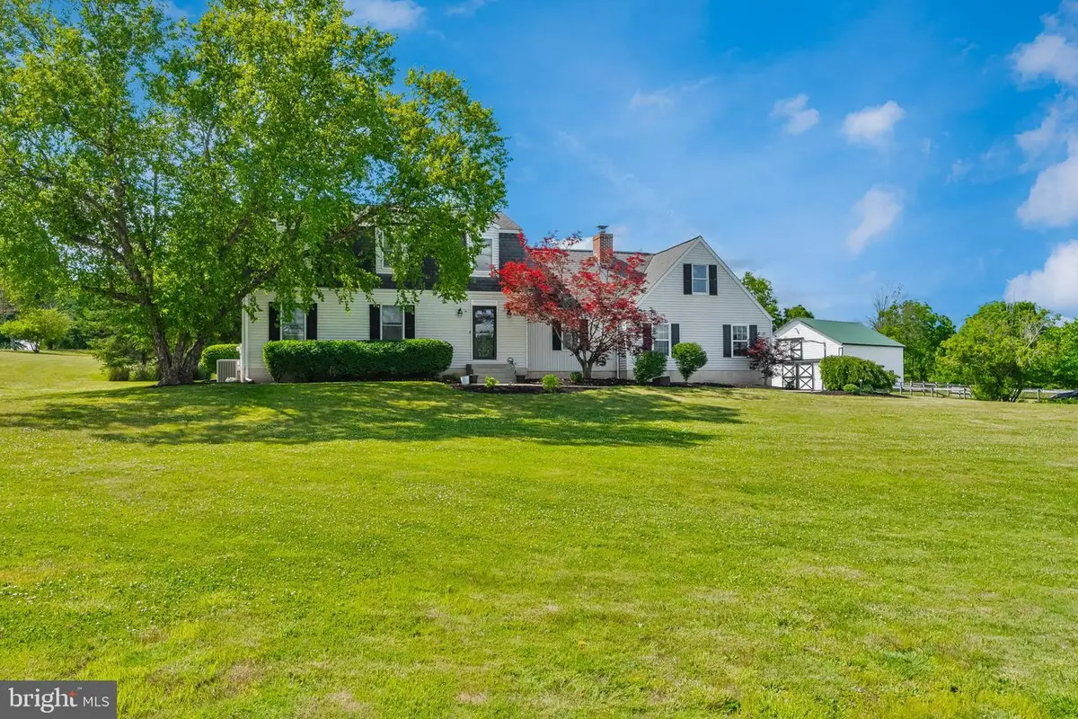 144 Middle Creek Rd, Gilbertsville, PA 19525 - #1