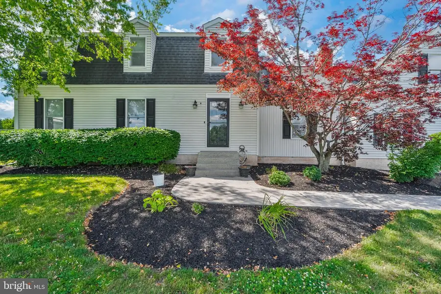 144 Middle Creek Rd, Gilbertsville, PA 19525 - #2