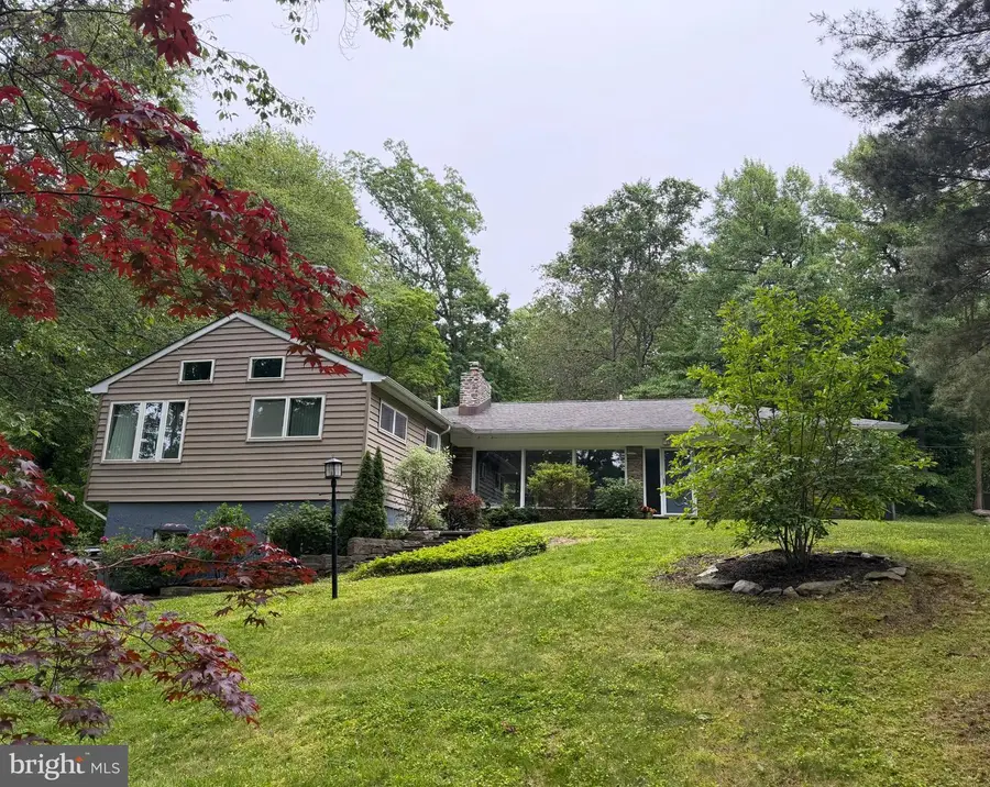 2115 Willow Brook Dr, Huntingdon Valley, PA 19006 - #2