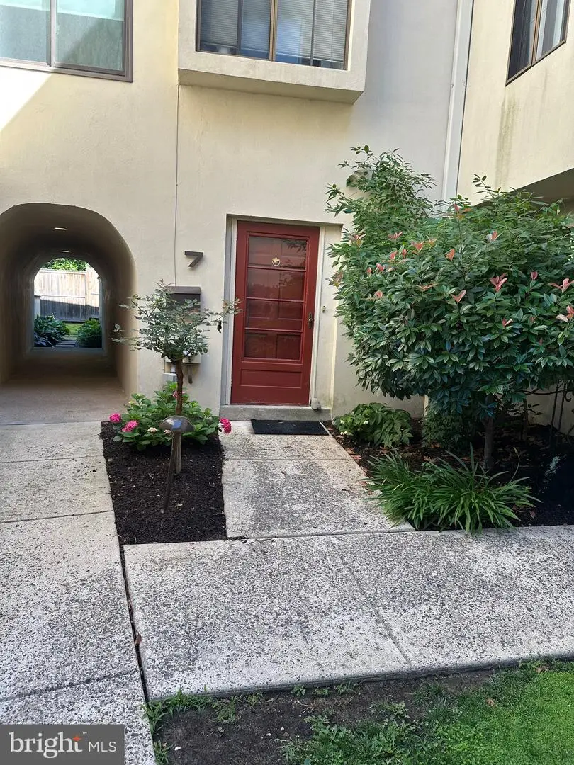 100 Llanalew Rd #7b, Haverford, PA 19041 - #1