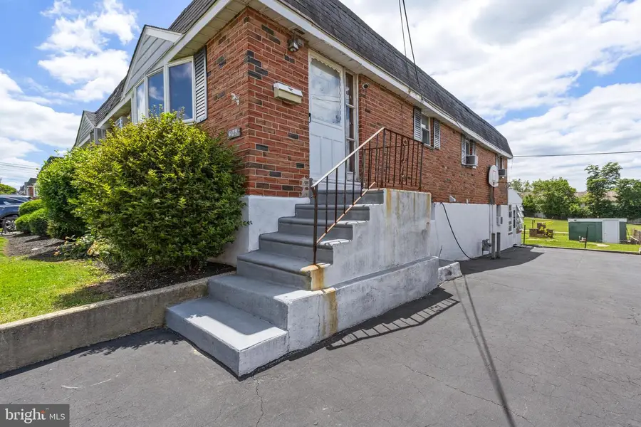 629 Clay Dr, Conshohocken, PA 19428 - #3