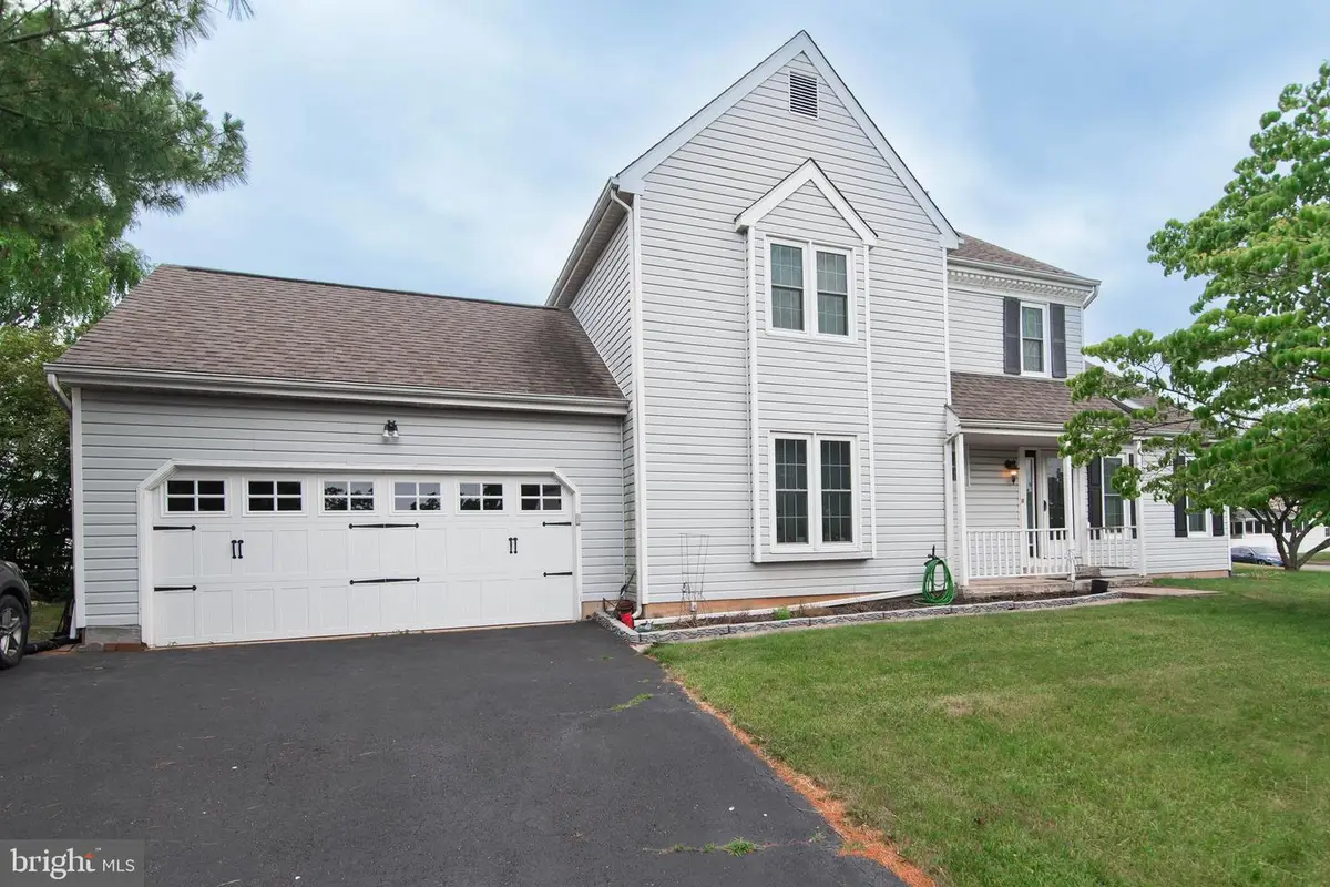 912 Hickory Grove Dr, Royersford, PA 19468 - #1