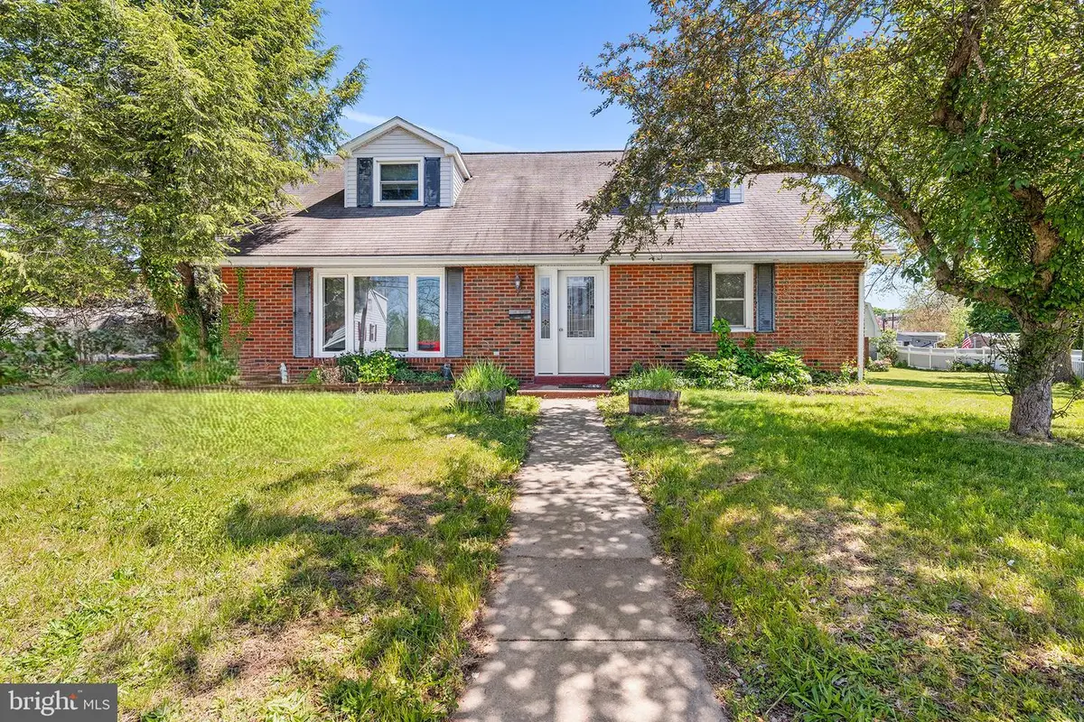 318 Washington St, Pennsburg, PA 18073 - #1