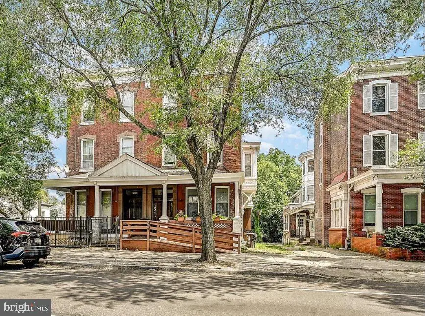 906 Dekalb St, Norristown, PA 19401 - #1
