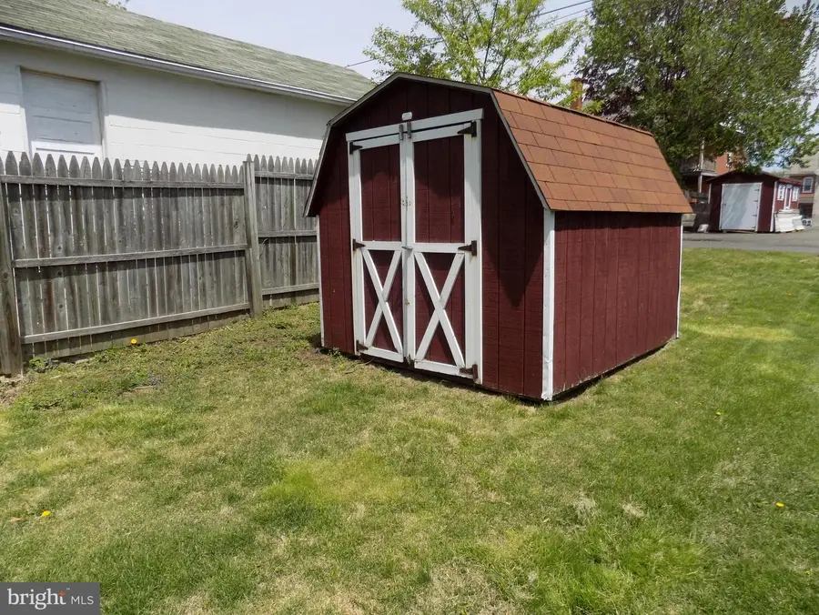 530 Dotts St, Pennsburg, PA 18073 - #3
