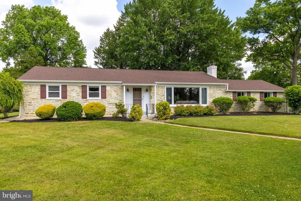 3882 Whitman Rd, Huntingdon Valley, PA 19006 - #1